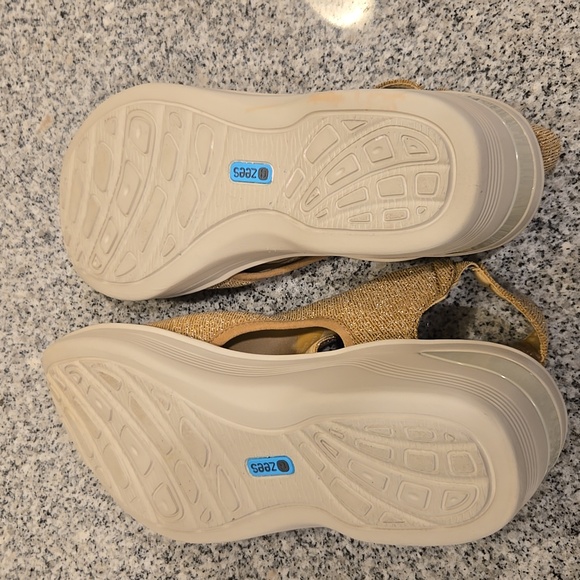 Bzees Slip On Sandals Women's Size 12M - Picture 11 of 13